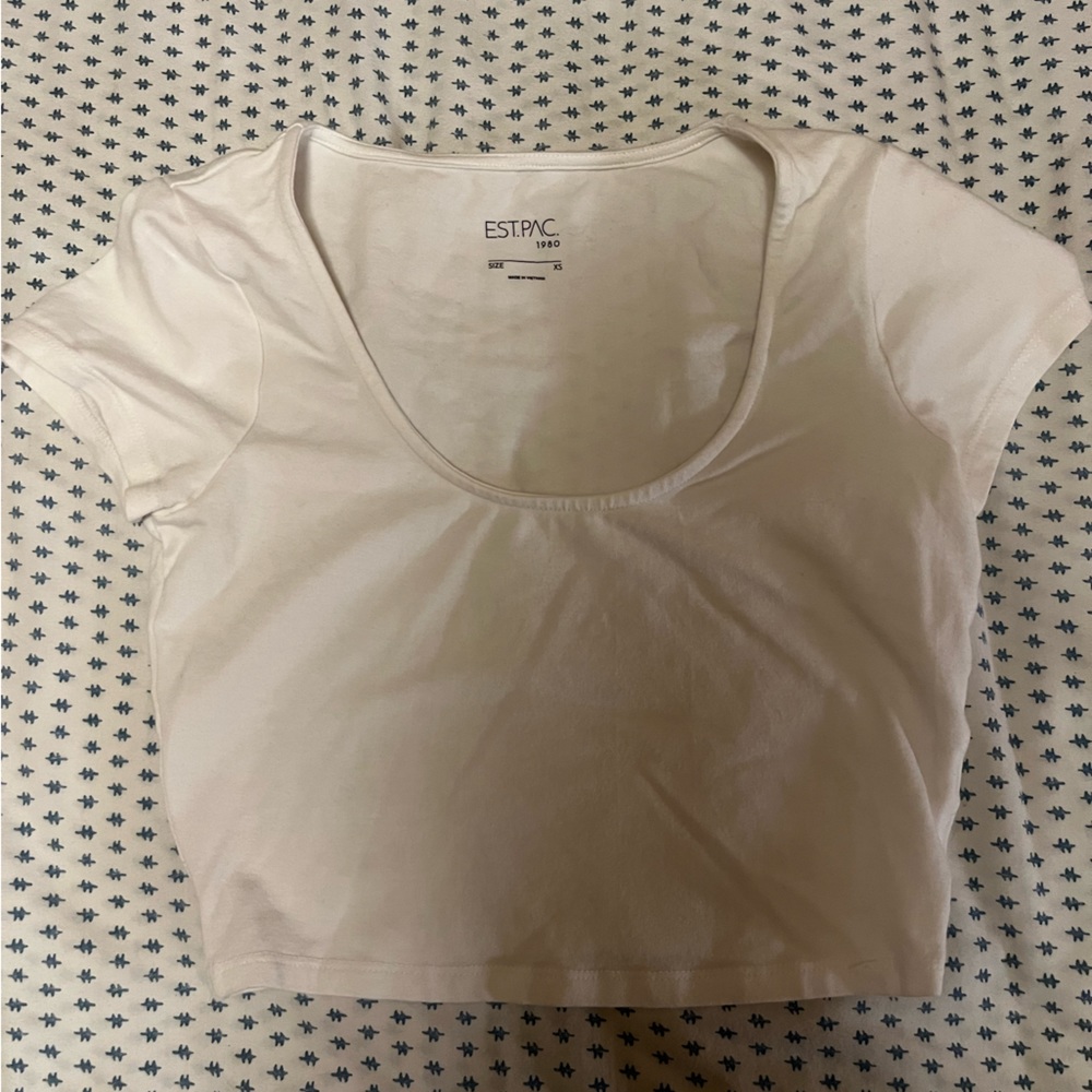 NEVER WORN BASIC WHITE TEE